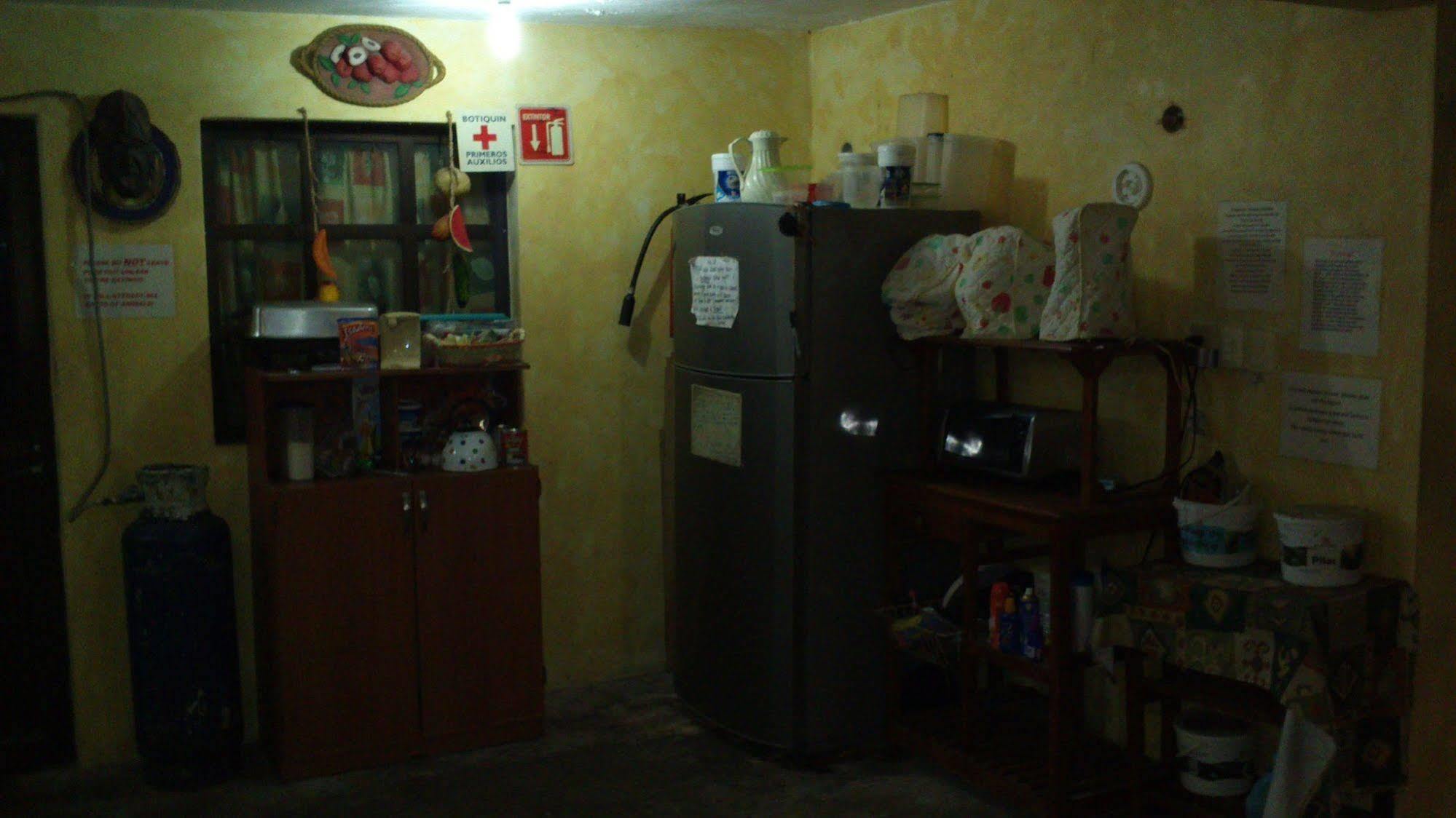 Amigos Hostel Cozumel Exteriör bild