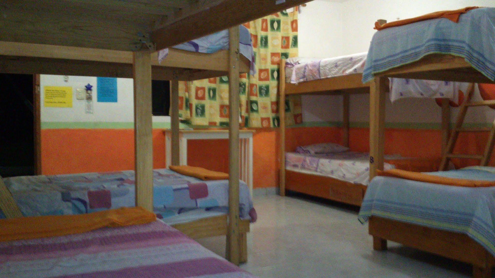Amigos Hostel Cozumel Exteriör bild